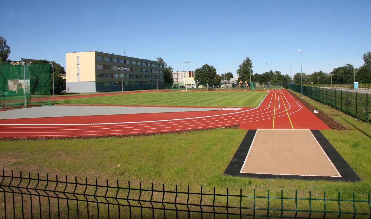 Стадион Йыхвиской русской основной школы.