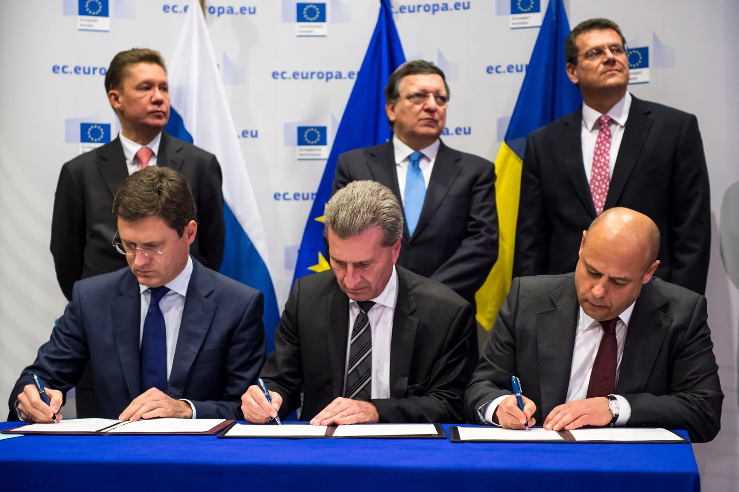 Цена на газ для Украины в ноябре-декабре составит 378 долларов за тысячу кубометров, подтвердили представители российской стороны на переговорах в Брюсселе.