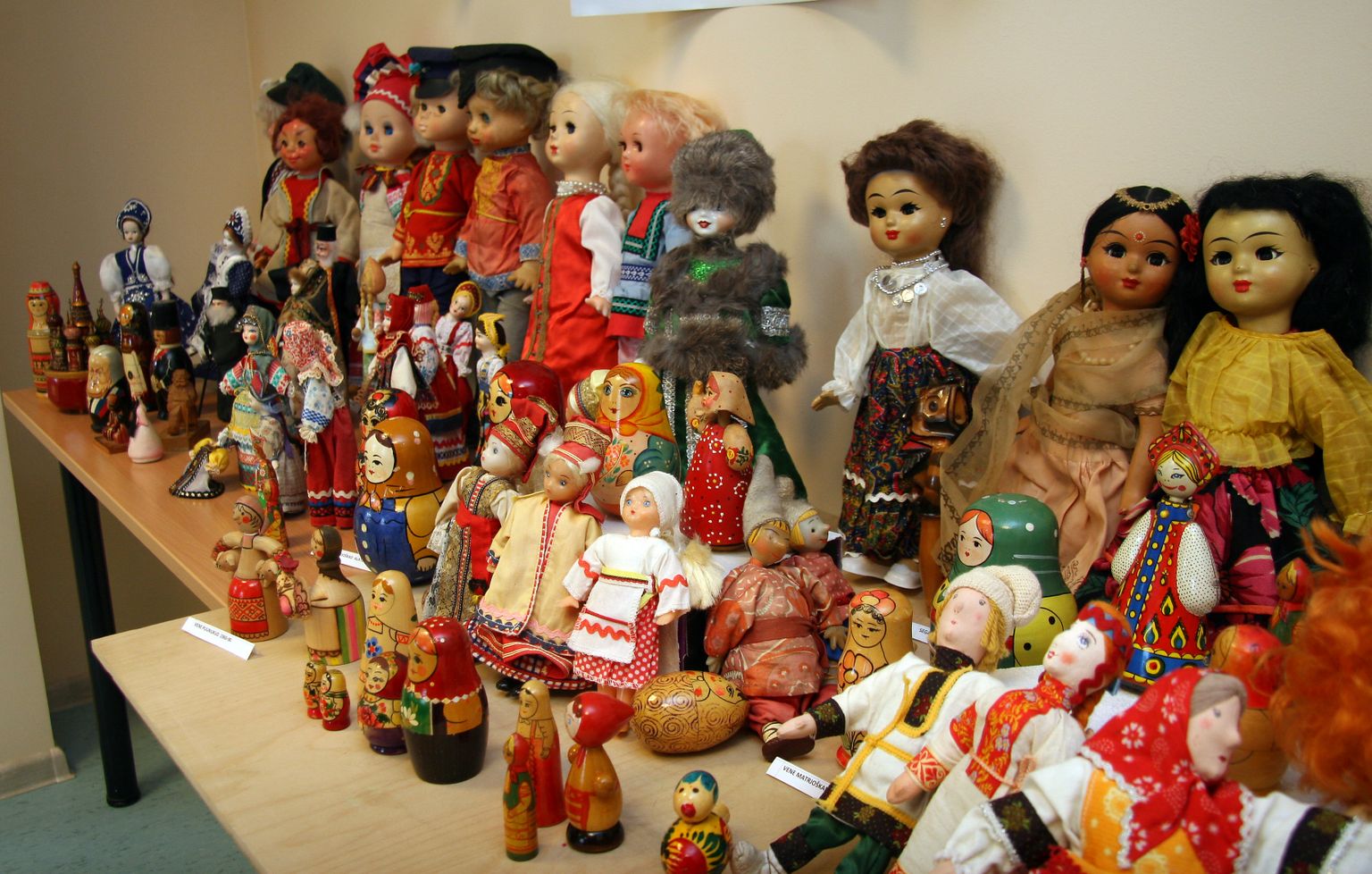 Сувенирные куклы - это прежде всего знакомство с традициями разных народов.