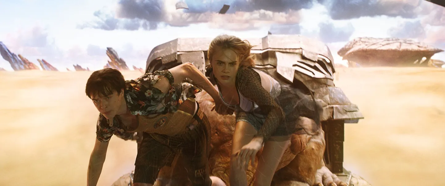 Dane DeHaan ja Cara Delevigne Luc Bessoni filmis «Valerian ja tuhande planeedi linn»
