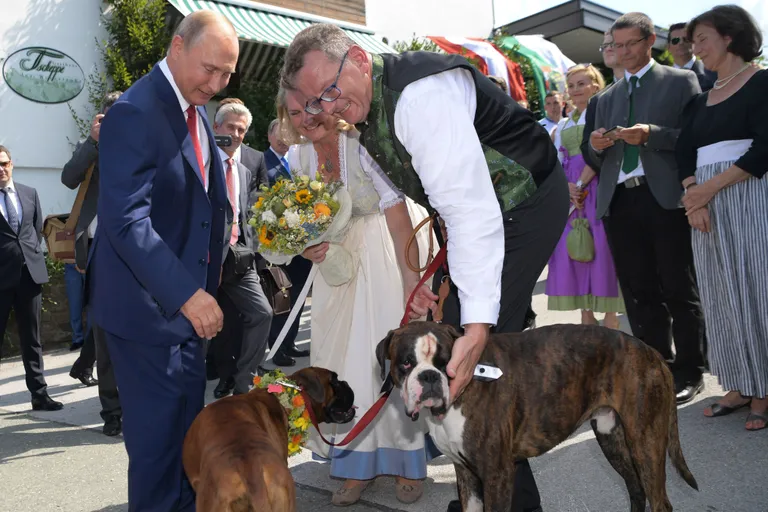 Venemaa president Vladimir Putin osales Austria välisministri Karin Kneissli ja ärimees Wolfgang Meilingeri pulmas