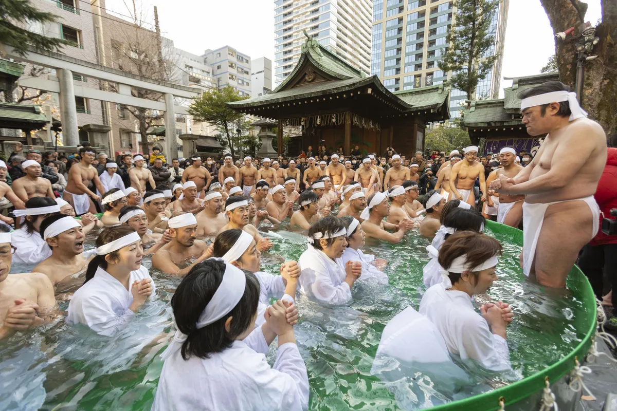 Tokyos Teppozu Inari templis viidi täna läbi iga-aastane jäävannirituaal, mis peaks tagama eelolevaks aastaks tervise ja hea õnne.