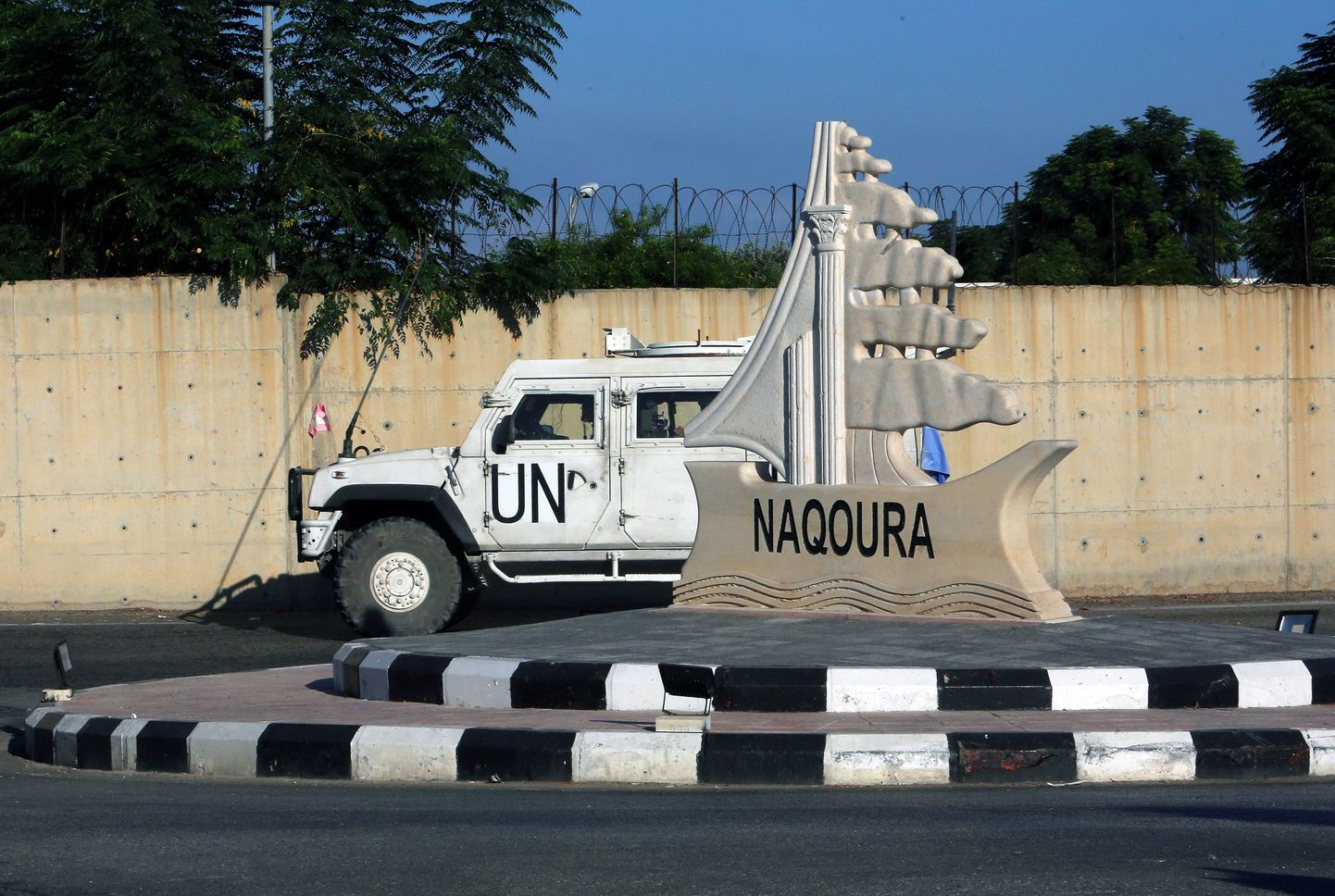 ÜRO rahuvalvajõudude UNIFIL sõiduk Naqouras, kus piirikõnelusi peetakse.