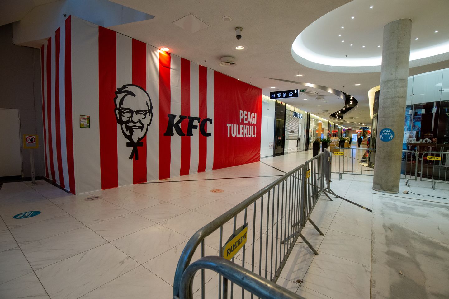 Tasku keskuse esimesel korrusel avab uksed kiirtoidukoht KFC.