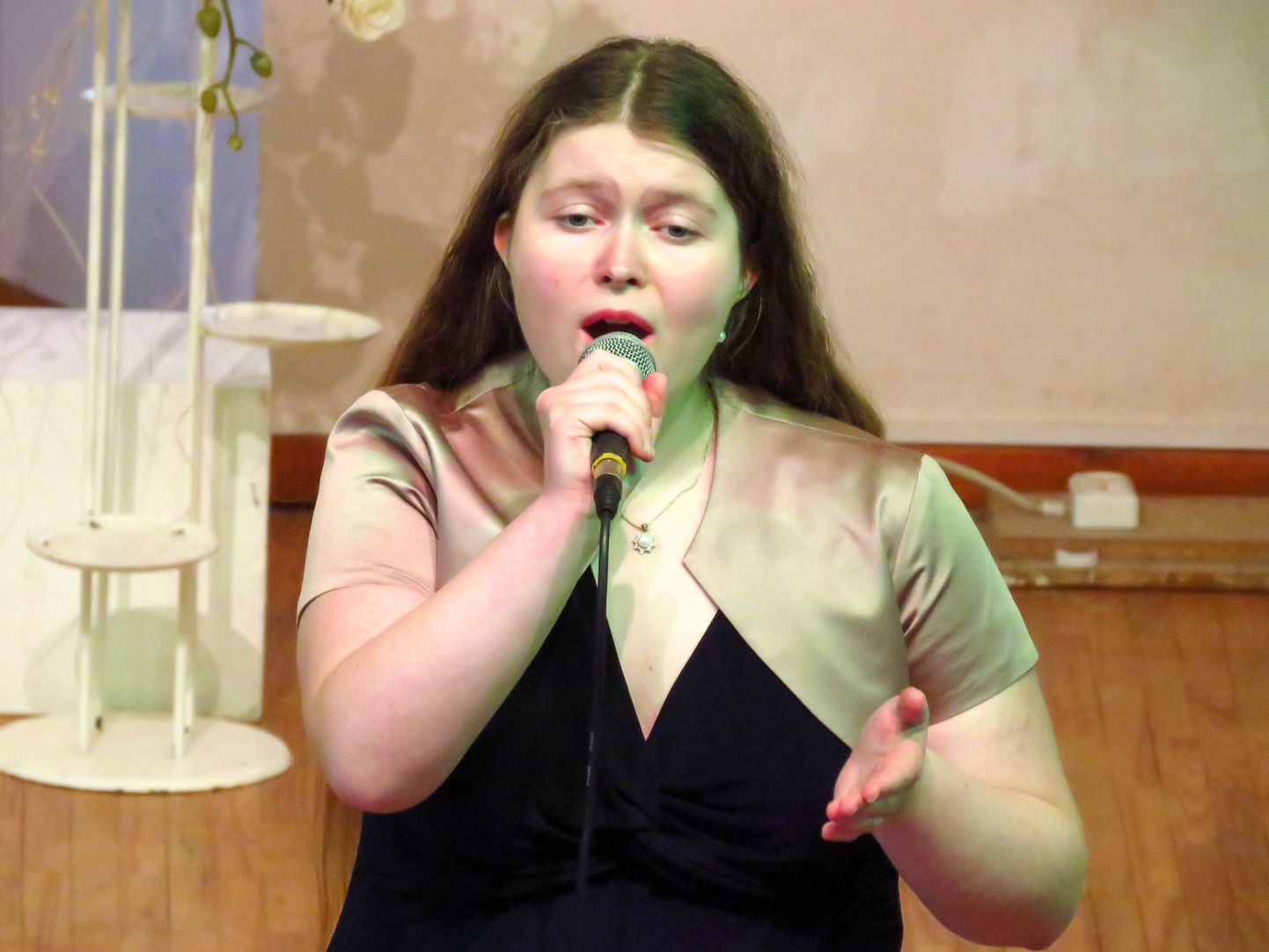 Kadi-Triin Terve on esimene õpilane, kes lõpetanud Tõrva muusikakooli laulmise erialal. Ta on juba väikesest peale lauluvõistlustel osalenud ja tunnustusi pälvinud.