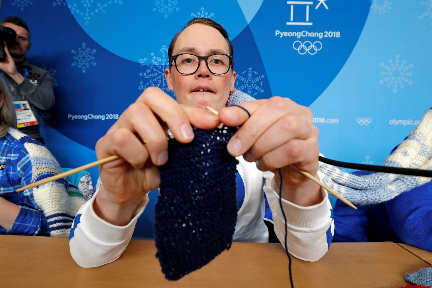 Soome lumelauakoondise peatreener Antti Koskinen oma kudumiga.