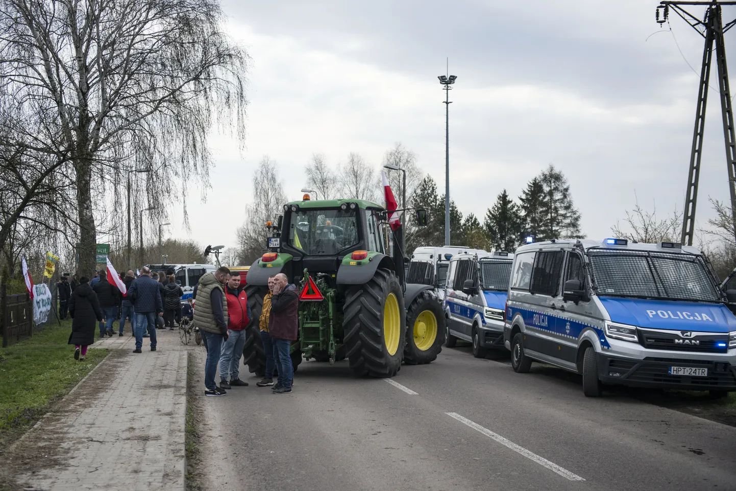 Poola põllumeeste meeleavaldus Ukraina teravilja impordi vastu Hrubieszówi piirilinnas. 12. aprill 2023.