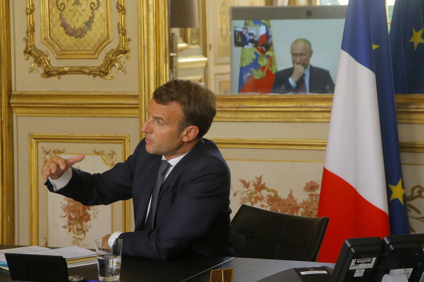 Prantsuse president Emmanuel Macron videokohtumistel Vene presidendi Vladimir Putiniga.
