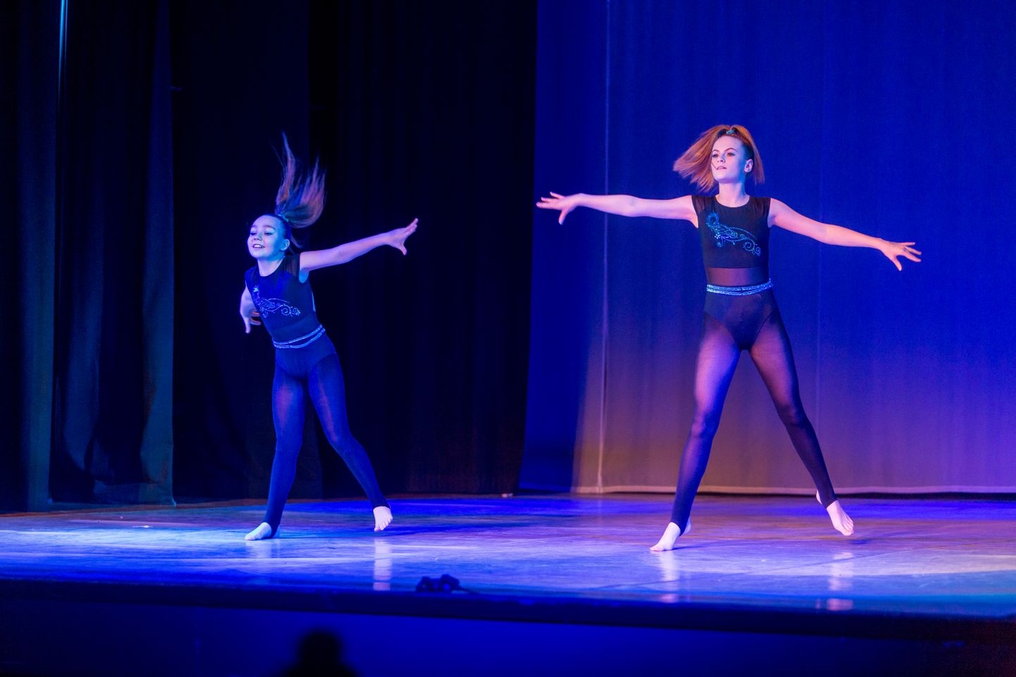 Lauren Lilly Valgma Fitzpatrick ja Mia Lotta Püüa tantsuga "Kaks õde", juhendaja Mariliis Vipp.