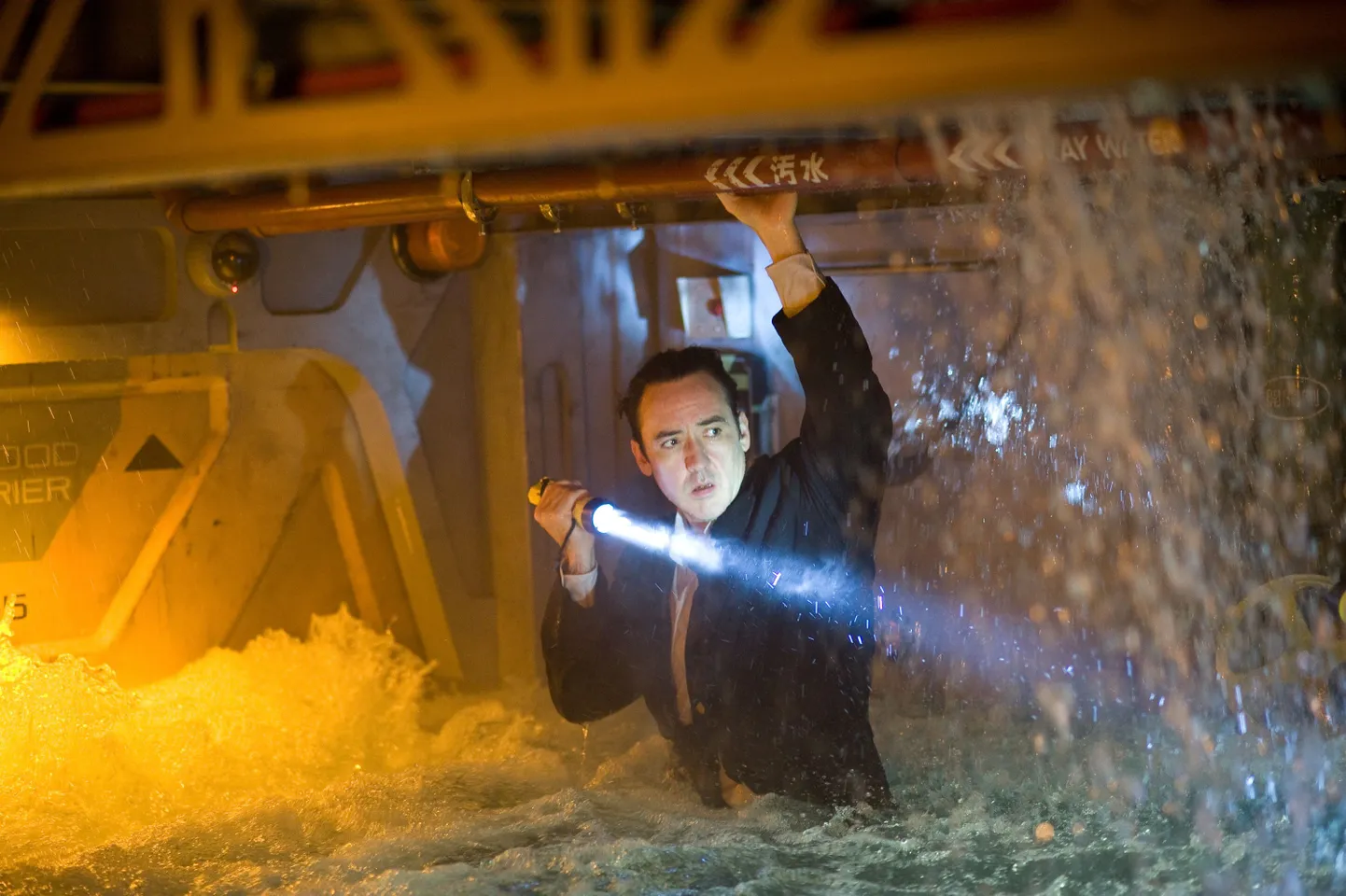 John Cusack filmis «2012»
