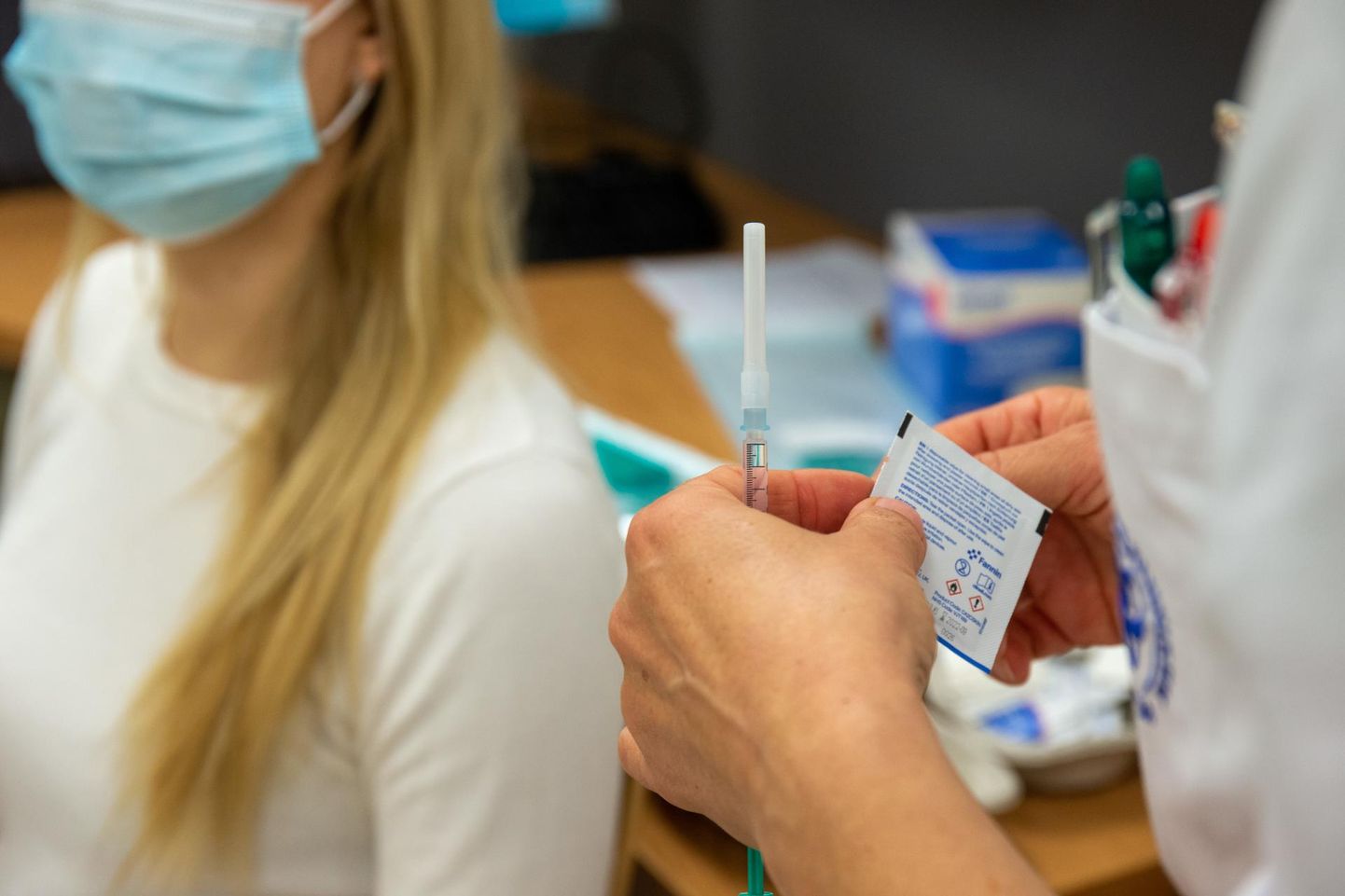 Eestis on koroonavaktsiini süstitud 385 293 inimesele.