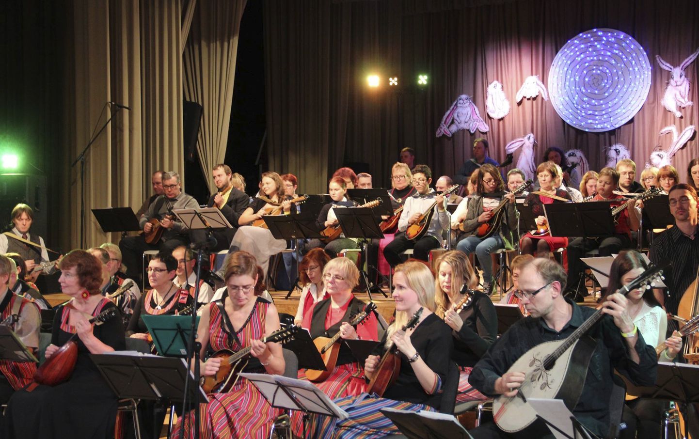 Eesti mandoliinimängijad on Lehtses ühiselt musitseerinud ka kahel korral varem.
