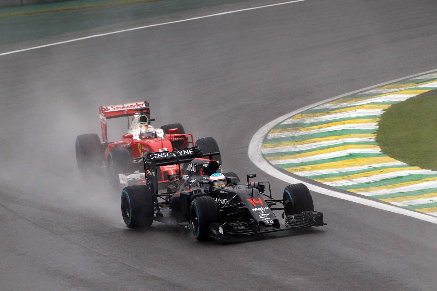 Fernando Alonso ning Sebastian Vettel Brasiilias sõitmas.