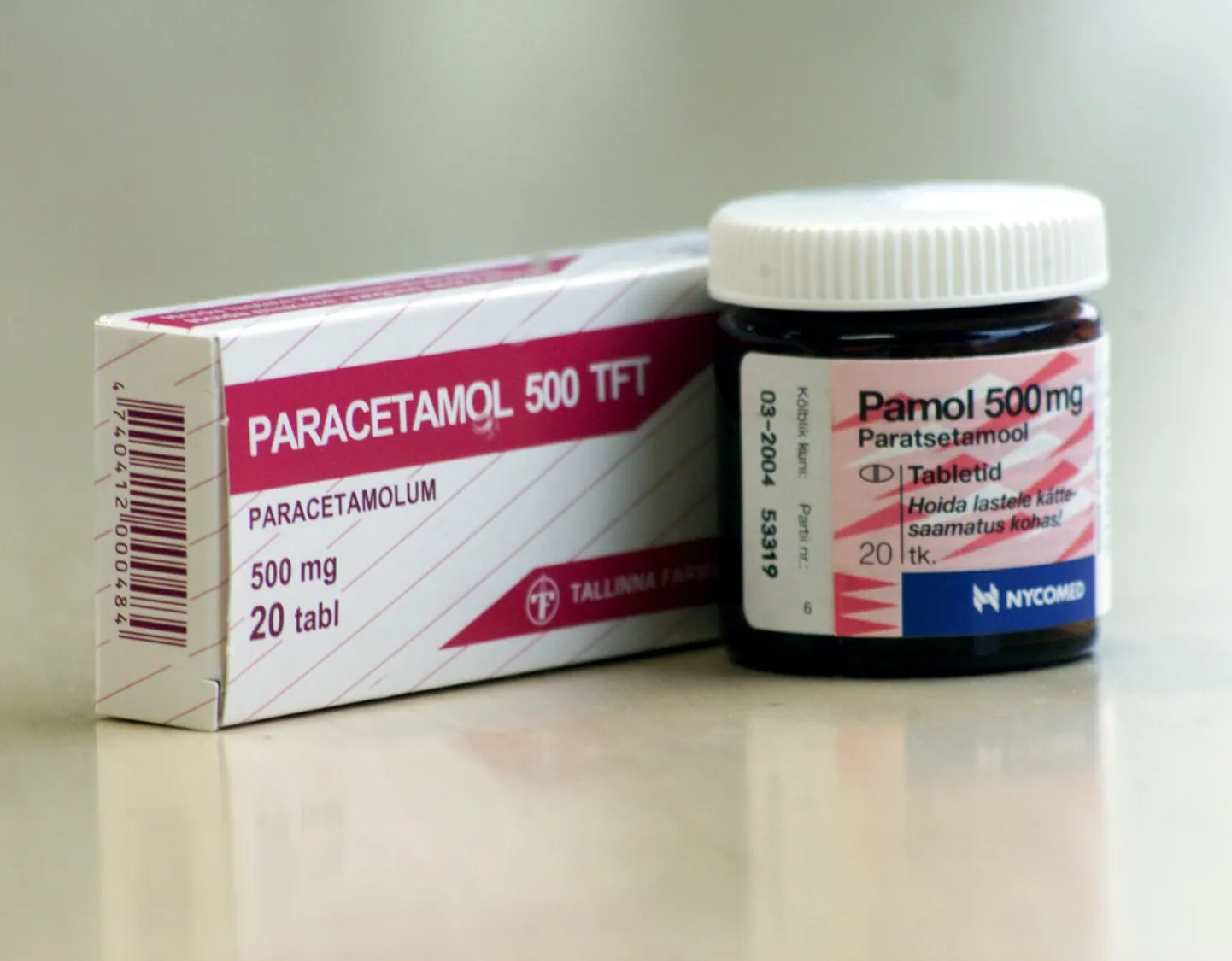 Таблетки парацетамола.