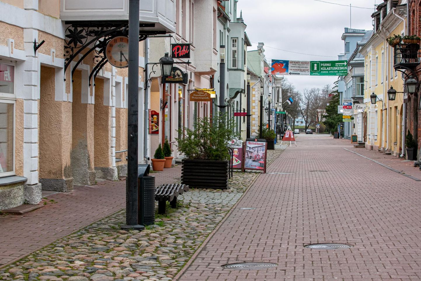 Pärnu Rüütli tänaval toimuvad teisipäeval filmivõtted.