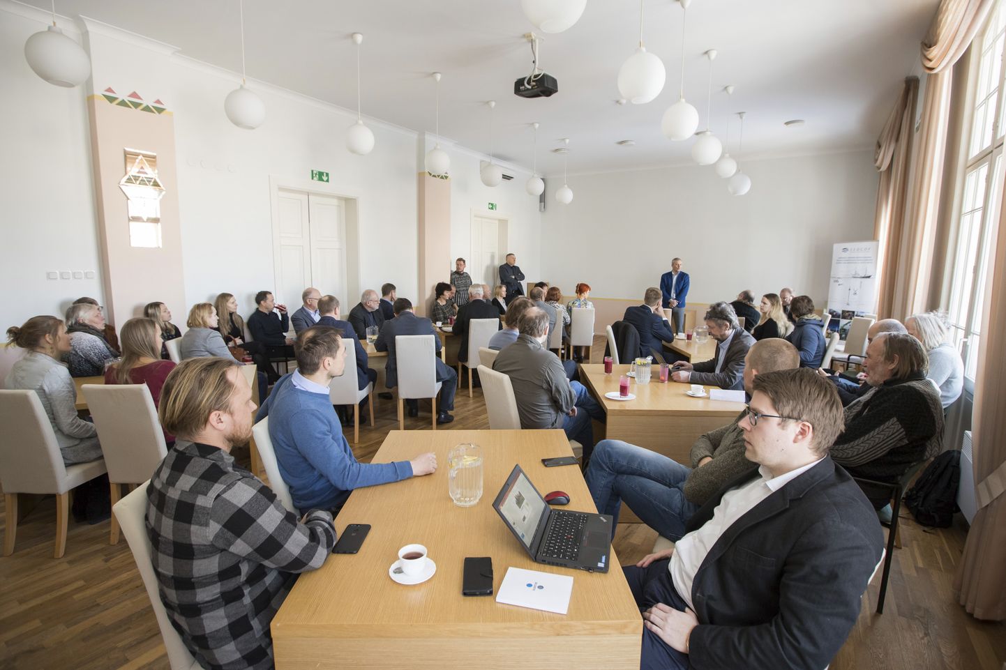 Vast loodud Eesti geoloogiateenistuse avatud uste päeval Rakveres endise maavalitsuse hoone saalis arutleti uue riigiasutuse rolli üle.