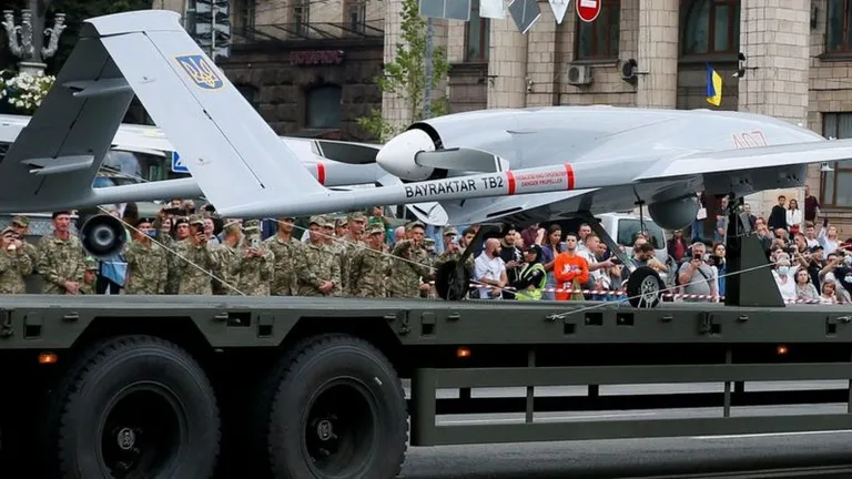 Беспилотники Bayraktar турецкого производства, поставленные в Украину, помогли Киеву оттеснить вторгшиеся российские войска в первые несколько месяцев войны.