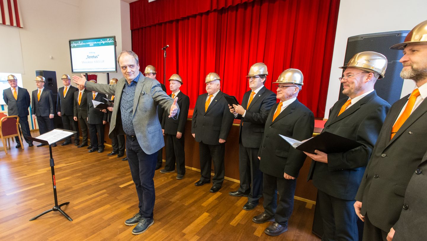 Kohtla-Nõmme rahvamaja 70. juubeliaastale pühendatud sündmusel kõlab koorimuusika. Oma sünnikohas astub üles meeskoor Kaevur, dirigeerib Hirvo Surva.