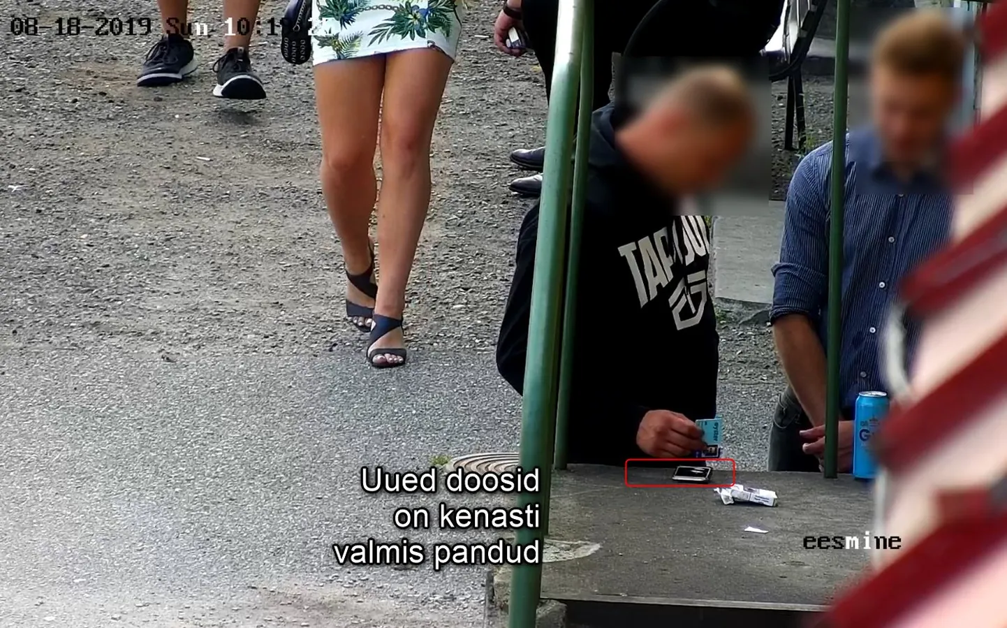 Doosid valmis. Baari kõrval elavate inimeste igapäevane vaatepilt.