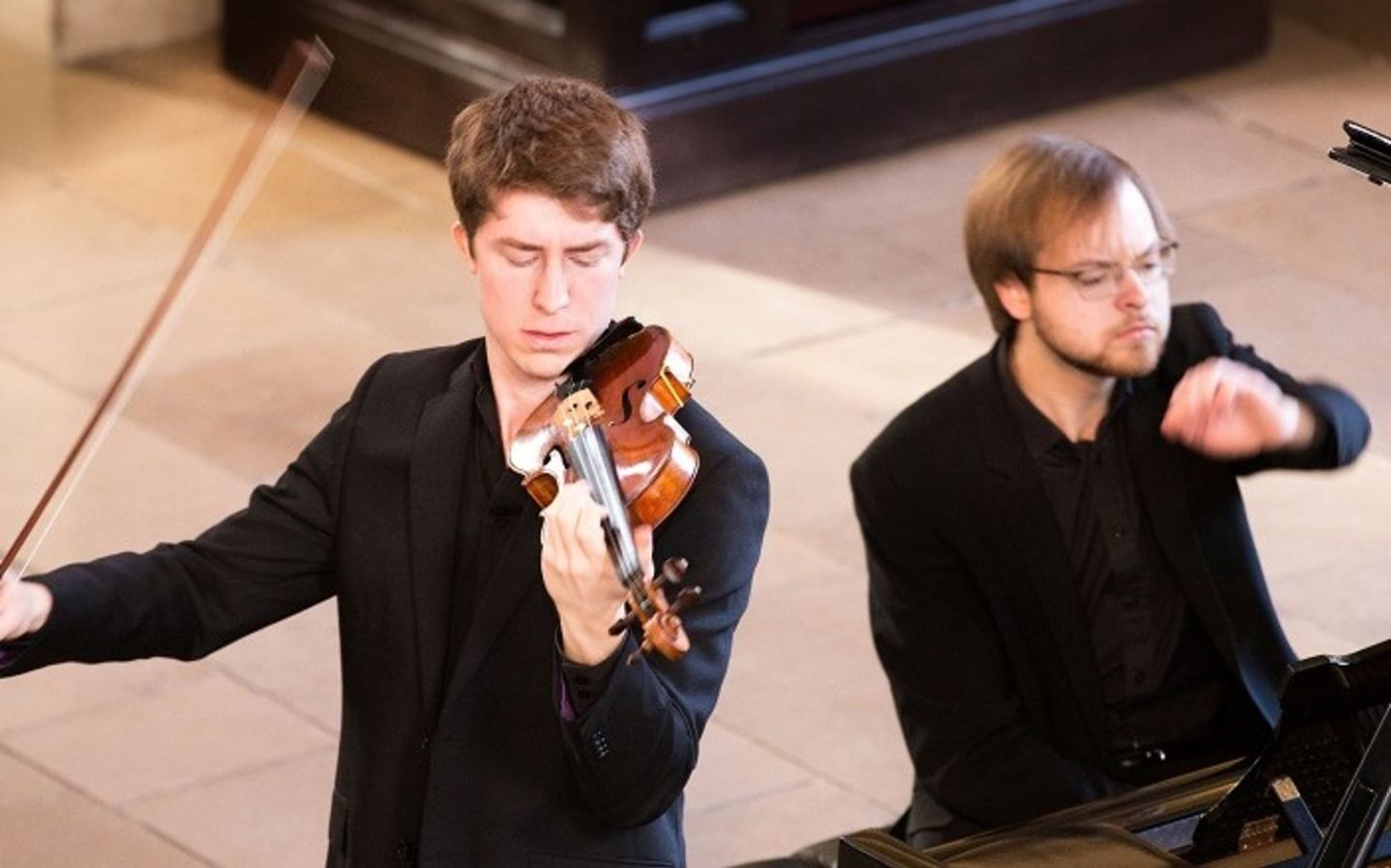 28. novembril annavad Jõhvis kontserdi viiuldaja Michael Foyle ja pianist Maksim Štšura.