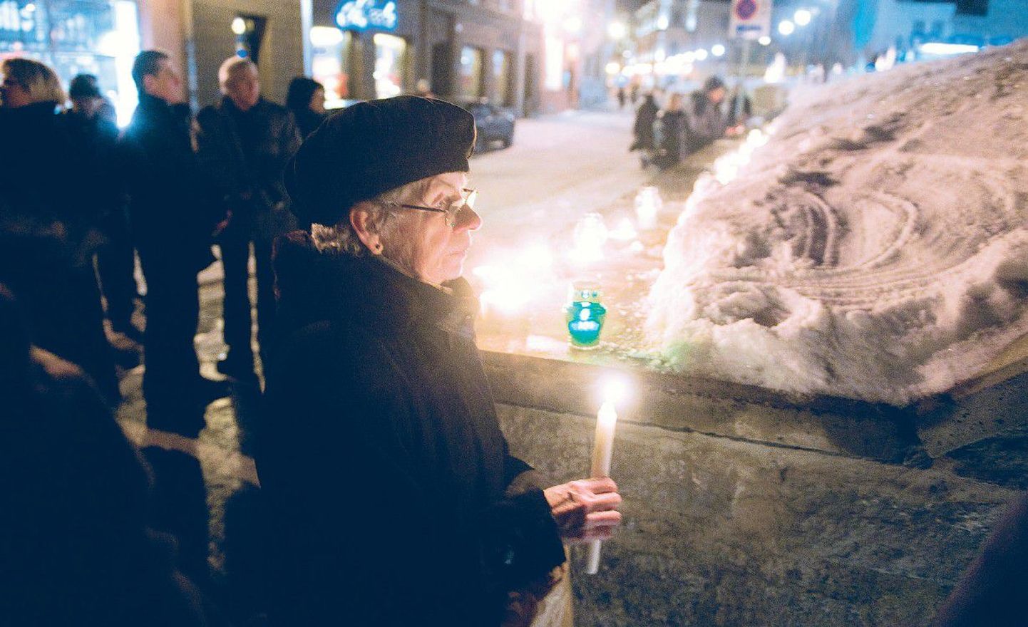 Tallinna märtsipommitamise ohvrite mälestamine.