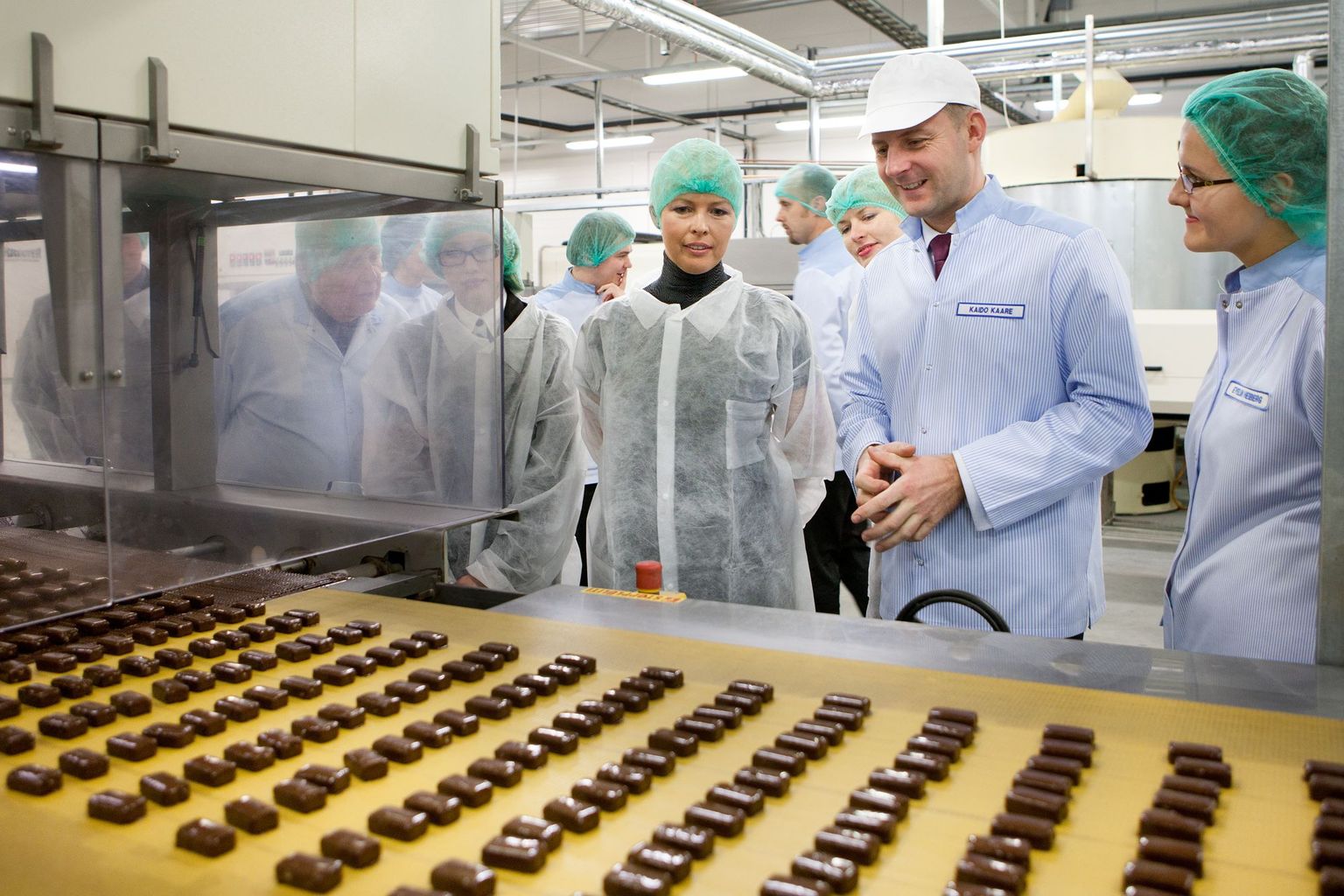 Evelin Ilves, Kalev Chocolate Factory tegevdirektor Kaido Kaare ja tootearenduse spetsialist Evelin Heiberg.