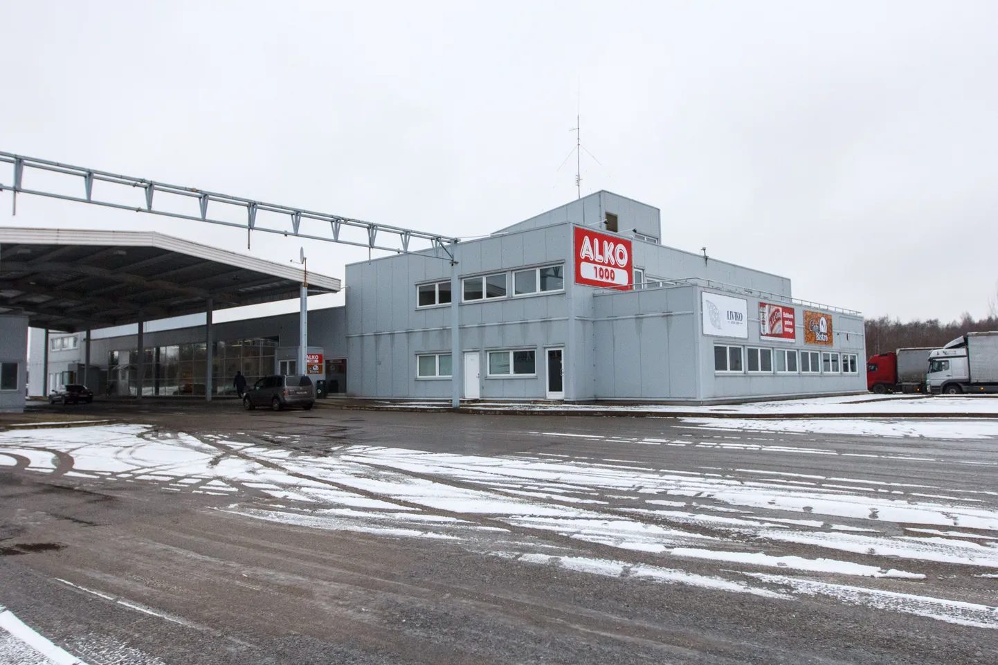 Alko 1000 kauplus Eesti-Läti piiril endises piiripuntki hoones.