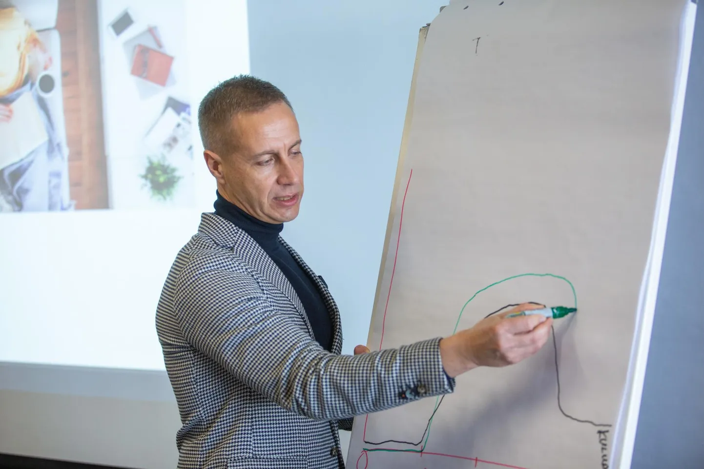Viljandi gümnasistidele rahatarkusest kõneldes joonistas Coop Panga juht Margus Rink kulude ja tulude kõvera ning märkis, et elu alguses ja lõpus on aeg, mil kulud ületavad tulud, see tähendab, et meeldiva vanaduspõlve tagamiseks tuleb tulusamal ajal raha kasvatada.