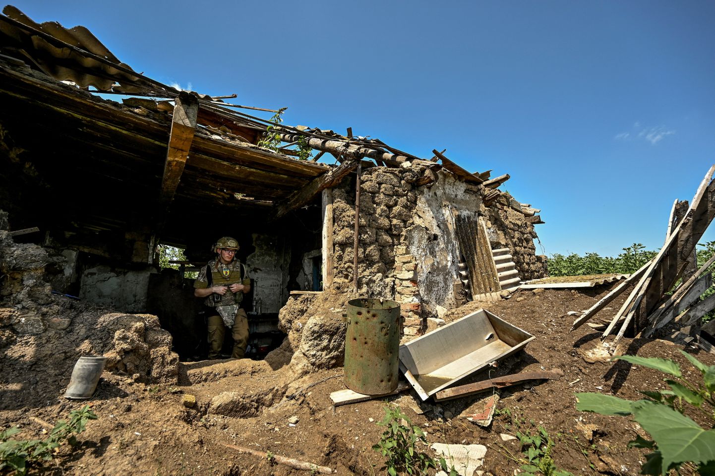 Ukraina sõdur vabastatud Novodarivka külas