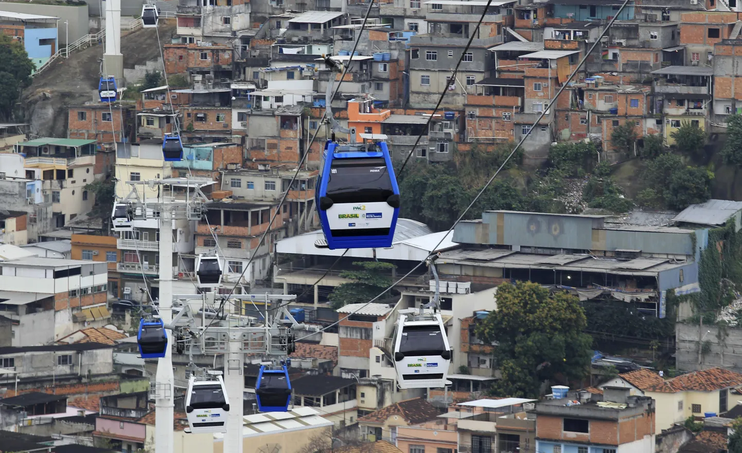 Alemao agul Sao Paulos, Brasiilias koos vastavatud gondliliinidega. Projekt on üks paljudest, mida Sao Paulo enne 2014 jalgpalli MMi ja 2016 olümpiamänge kuritegevuse ohjamiseks ja infrastruktuuri uuendamiseks läbi viib.