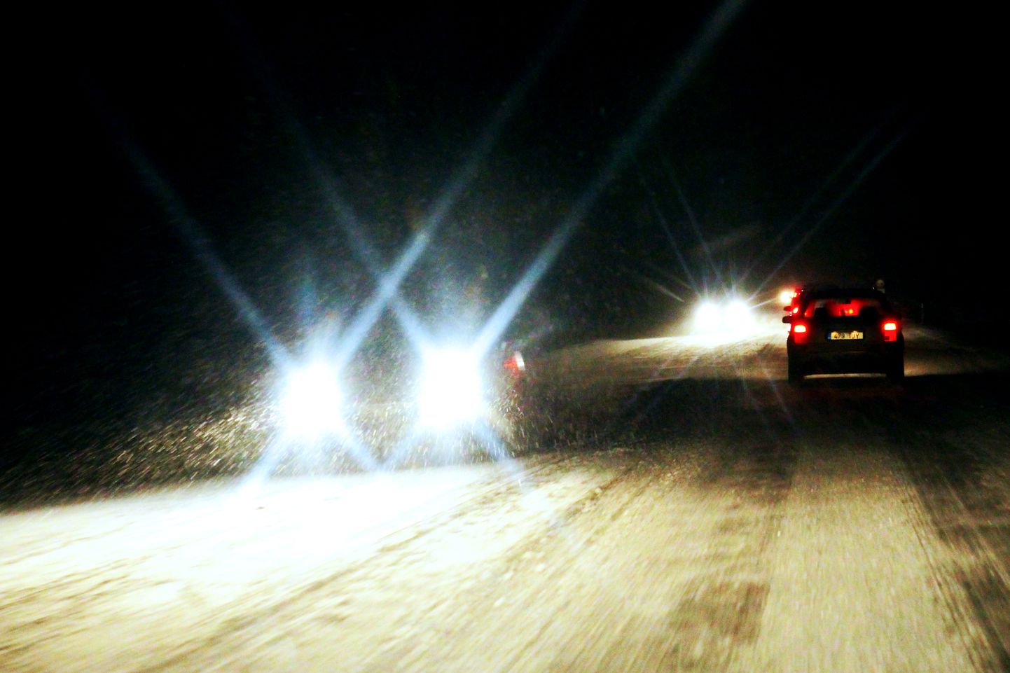 Maanteeamet hoiatab ka täna lume ja libeduse eest, teeolud olid halvad ka eile õhtul Võru ja Tartu vahelisel teel.