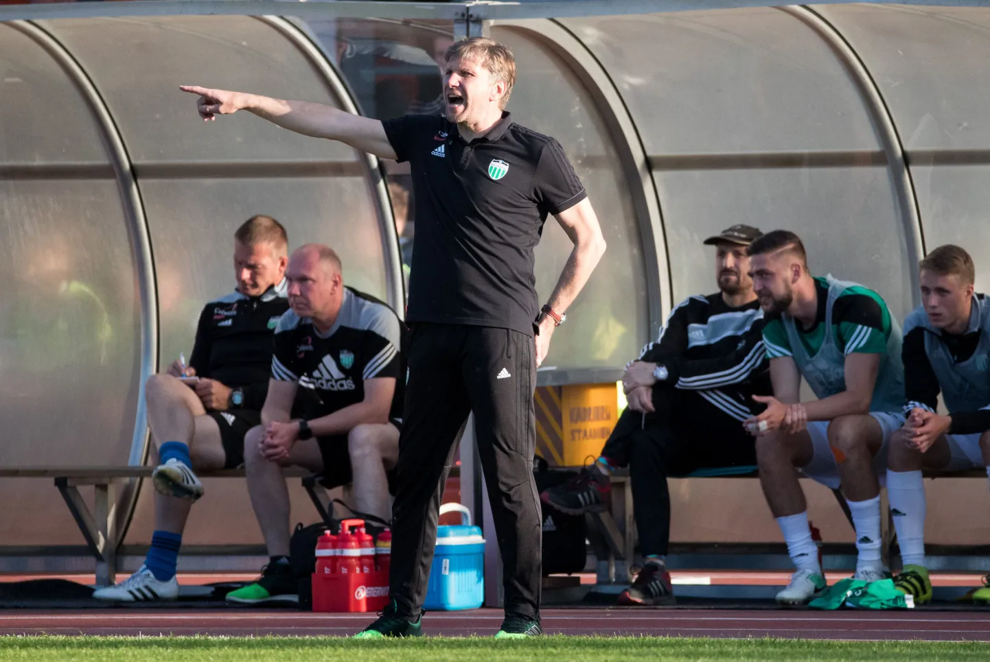 Tallinna Levadia peatreener Igor Prins pani vahetusega täkkesse.
