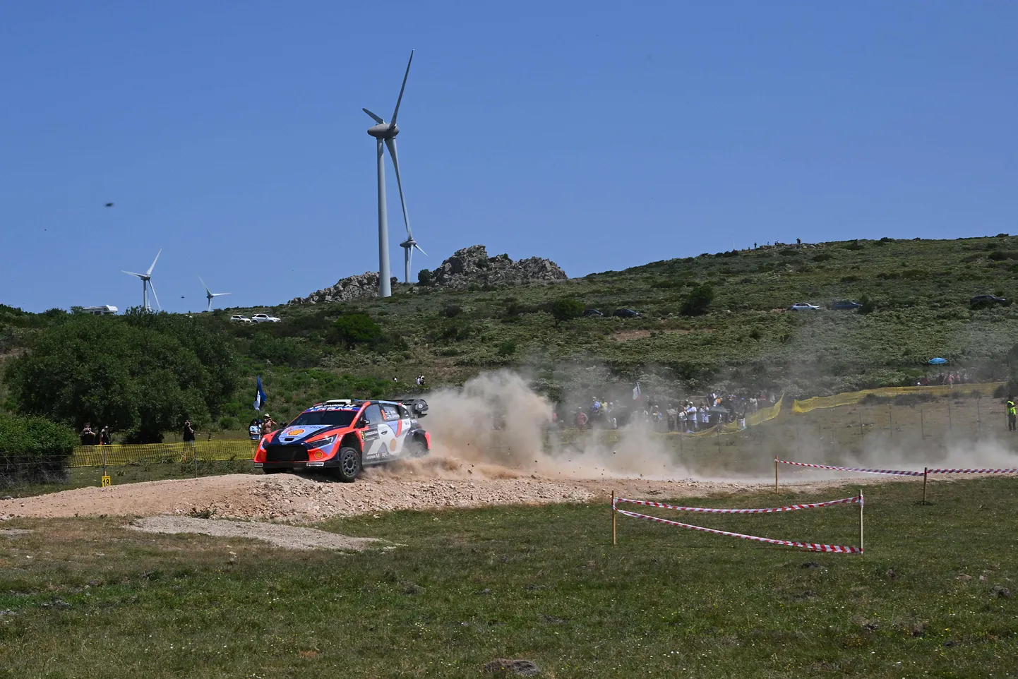 Ott Tänak ja Martin Järveoja kihutamas Sardiinias.