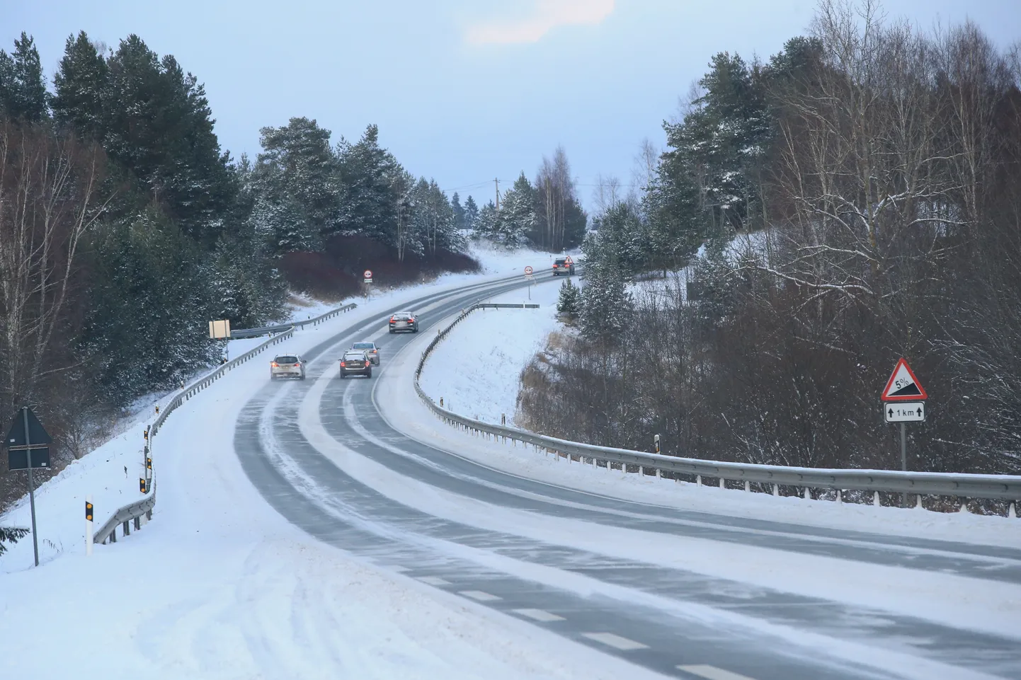 Tallinn-Tartu-Võru-Luhamaa maantee Tatra orus veidi enne kella nelja pühapäeva pärastlõunal.
