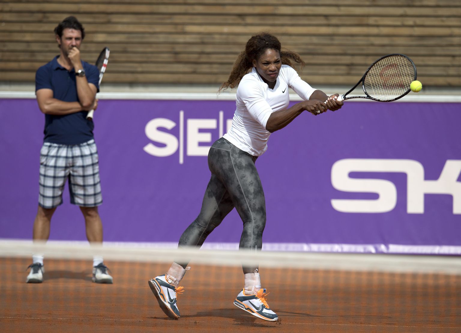 Serena Williams ja tema treener Patrick Mouratouglou.