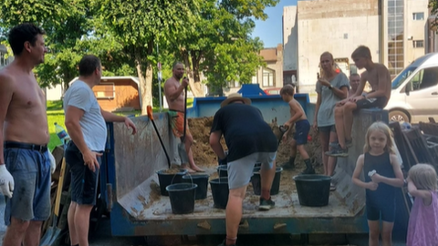 KLÕPS ⟩ 10 tonni liiva sai tuppa tassitud
