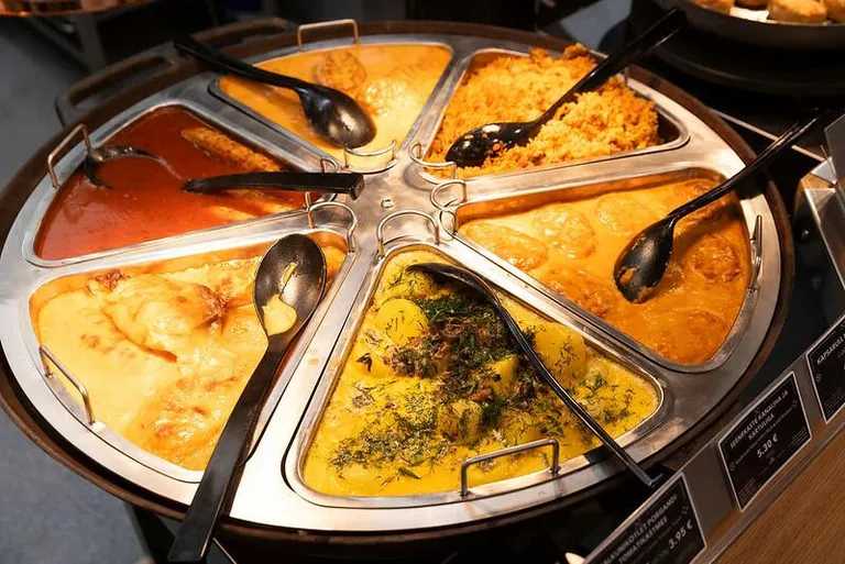 Keeruta panni ja vali meelepärane roog, vihjatakse sildil panniratta juures.