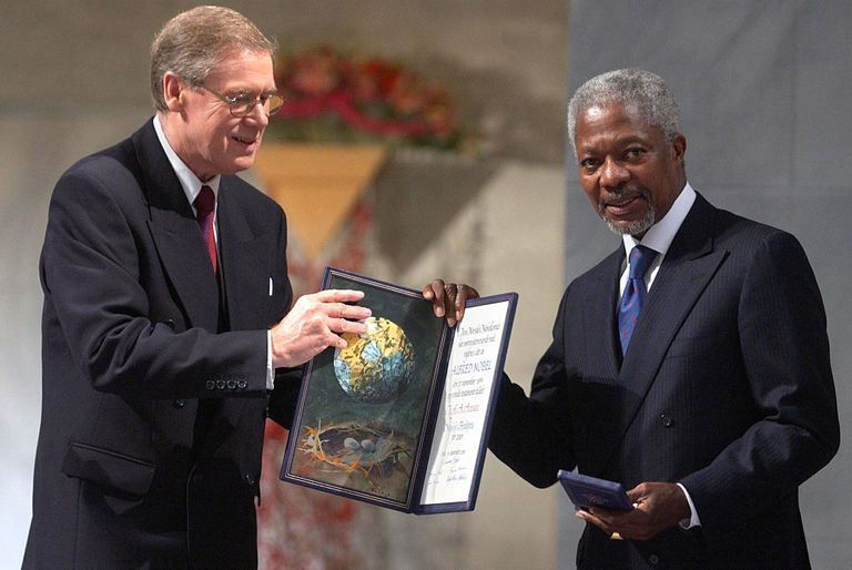 Kofi Annan 10. detsembril 2001. aastal Nobeli rahupreemia vastuvõtmisel Oslos.
