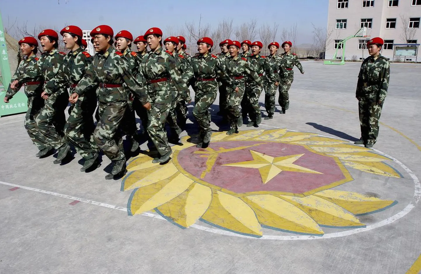 Hiina paramilitaarsed politseinikud uiguuride autonoomses regioonis Xinjiangi provintsis.