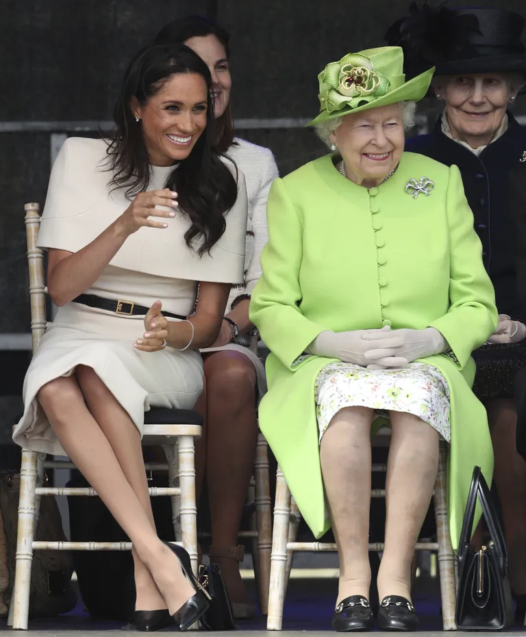 Elizabeth II ja Sussexi hertsoginna Meghan. Selle foto kinkis kuninganna hertsoginnale sünnipäevaks