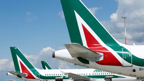 Itaalia plaanib pankrotti läinud rahvuslikule lennufirmale veel raha peale kallata