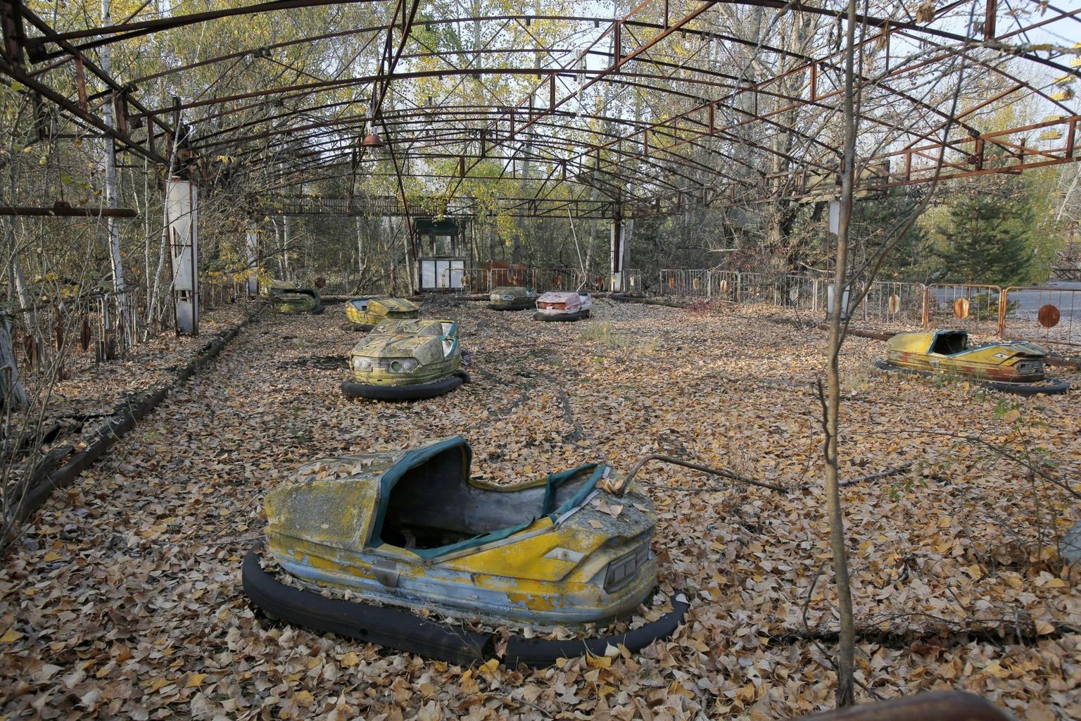 Globaalselt on inimese väljasuremist raske ette kujutada, lokaalselt aga küll. Hüljatud linn Prõpjat Tšornobõl tuumajaama lähistel 34 aastat pärast katastroofi.