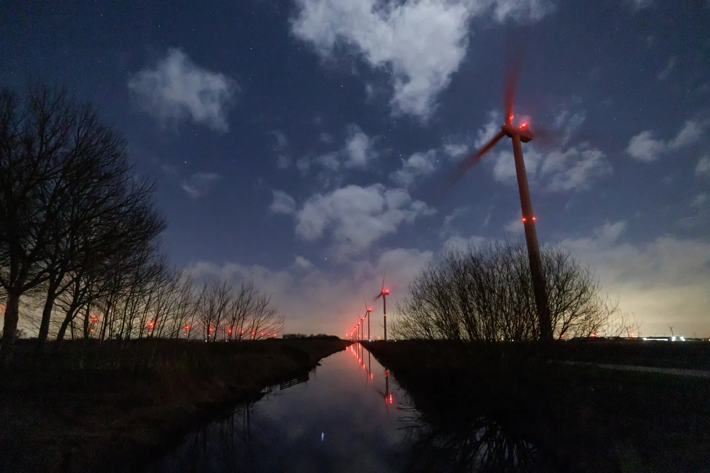 Öine tuulepark Hollandis Almere lähedal.