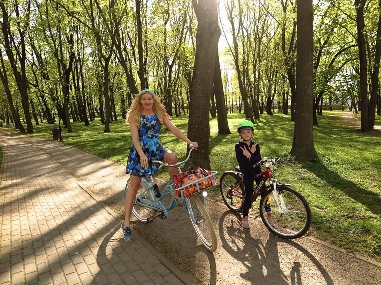 Jalgrattabuum haaras korraga nii väikesi kui suuri. Kogu linn sai rohehingelisi rattal liiklejaid täis.