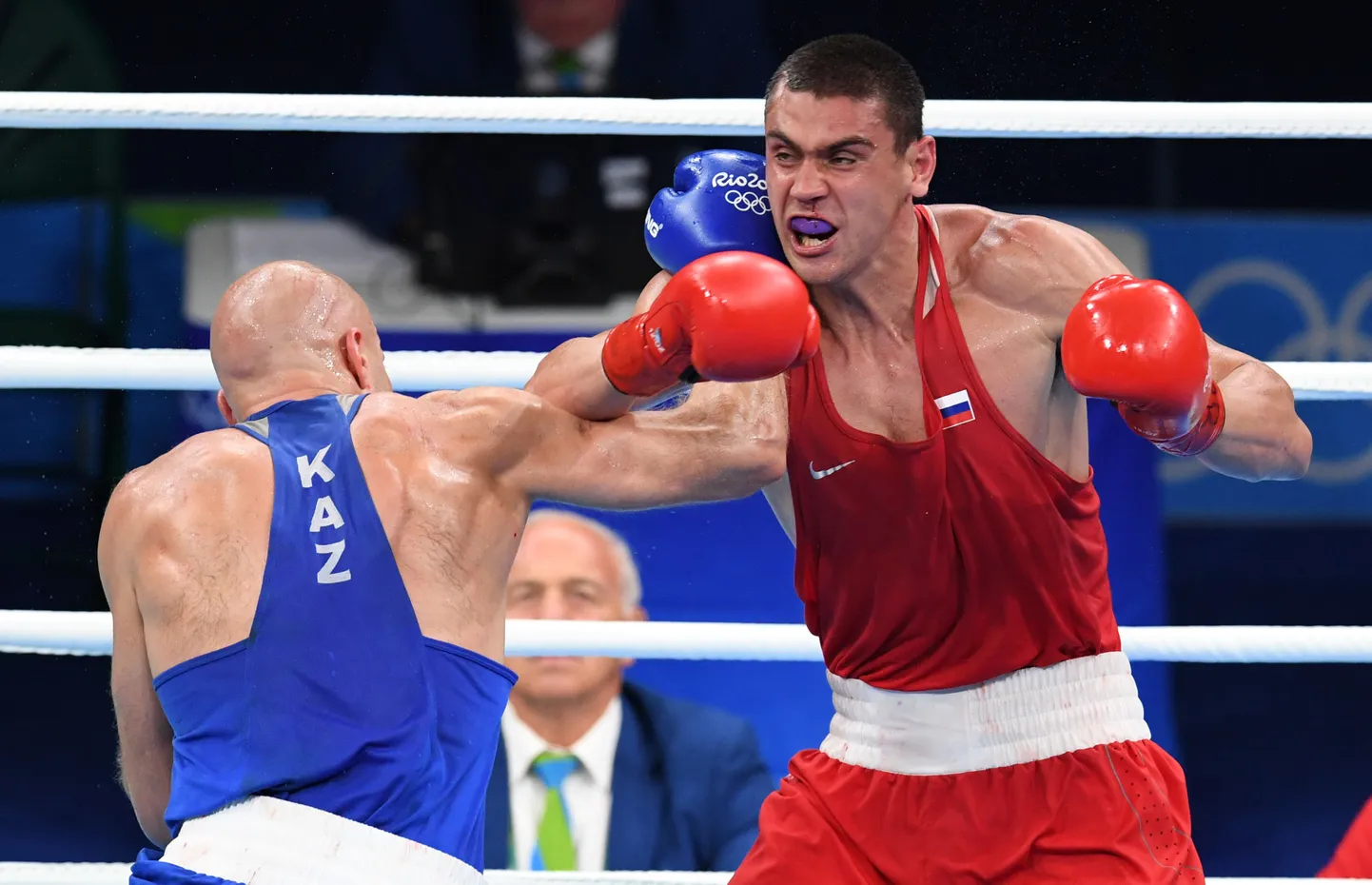 Jevgeni Tistšenko (punases) ja Vassili Levit Rio olümpia finaalis.