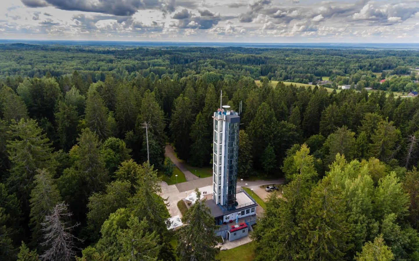 Suur Munamägi ja sealne vaatetorn