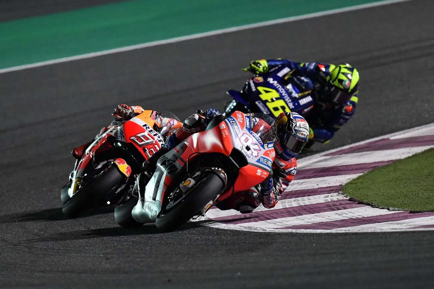 Katari GP esikolmik: Andrea Dovizioso, Marc Marquez ja Valentino Rossi.