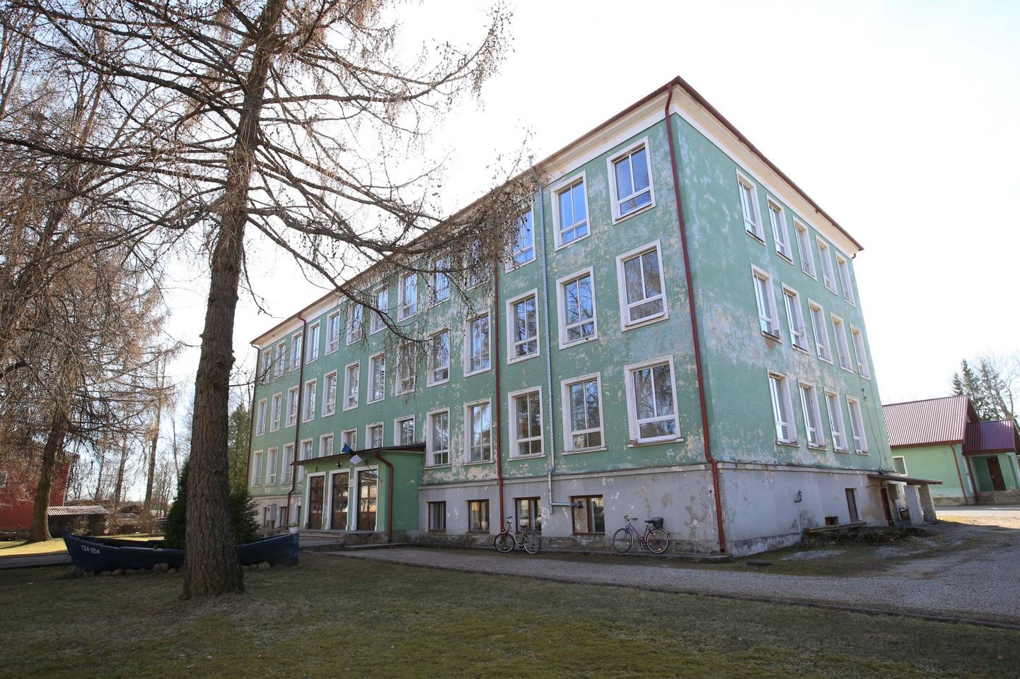 Üks kõnealuseid söömiskohti oli endine Kallaste koolimaja, mida nüüd haldab SA Kallaste Arendus.