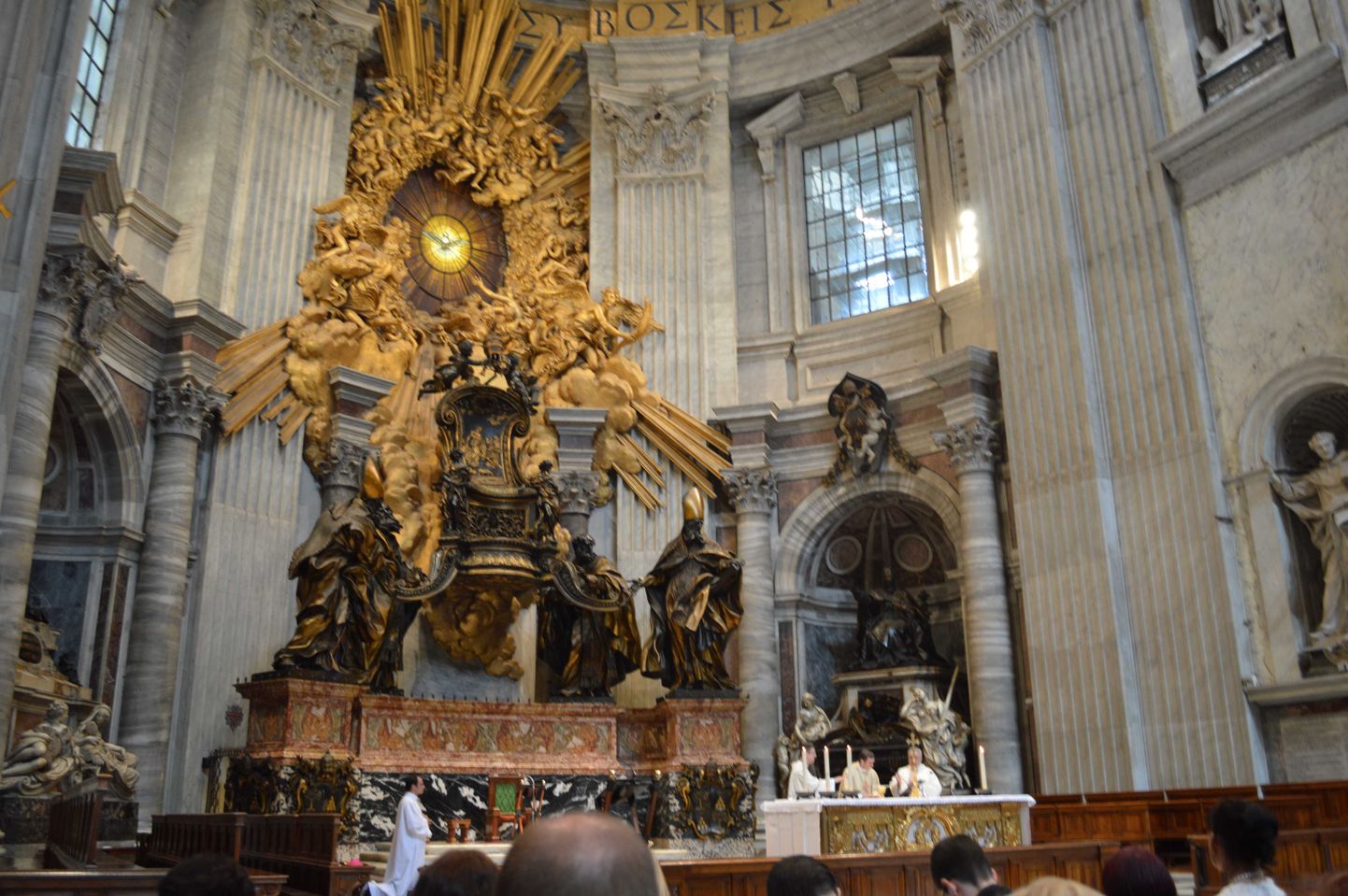 Missat peeti Püha Peetruse aujärje altaril.