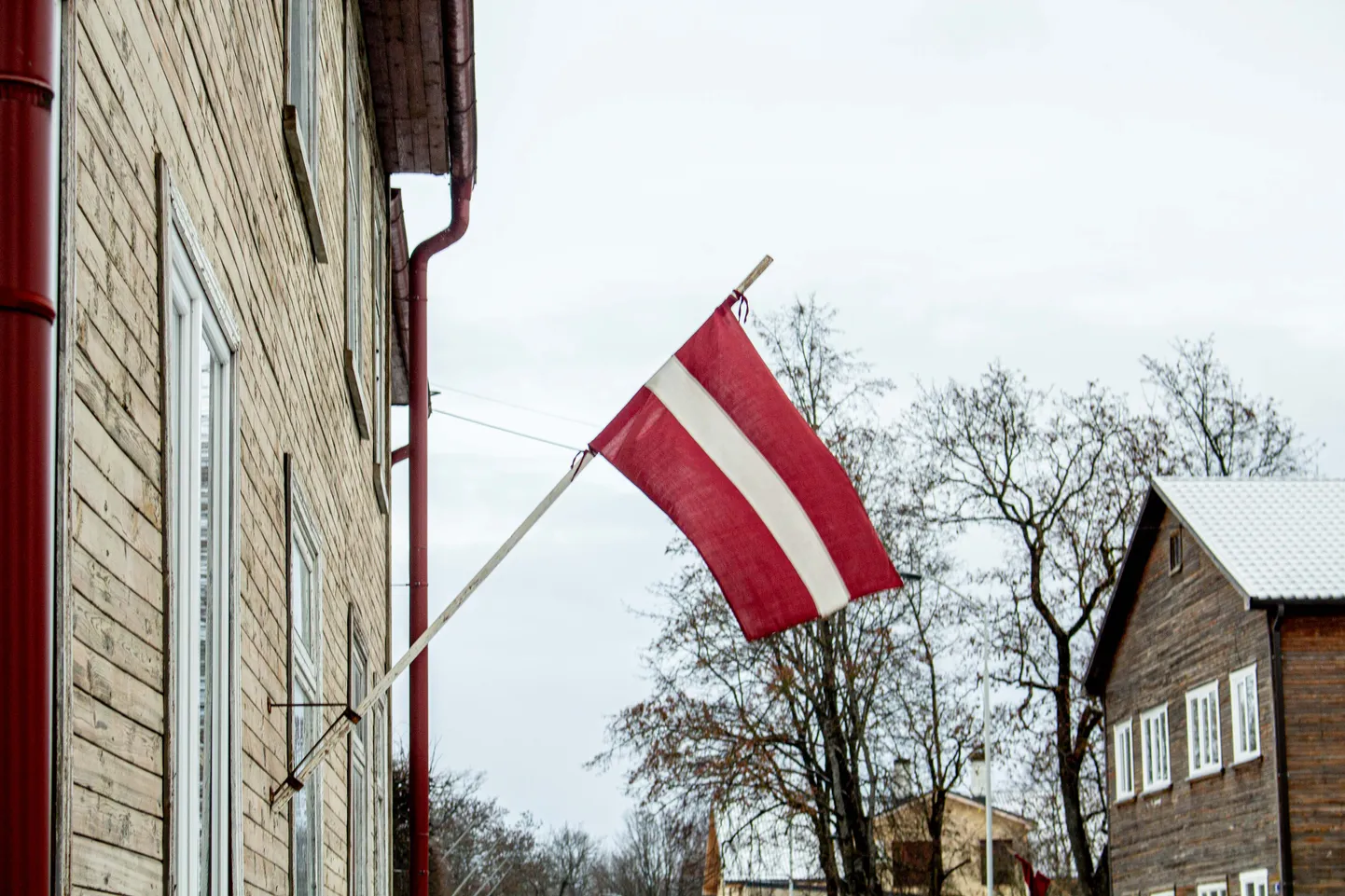 Läti lipp.